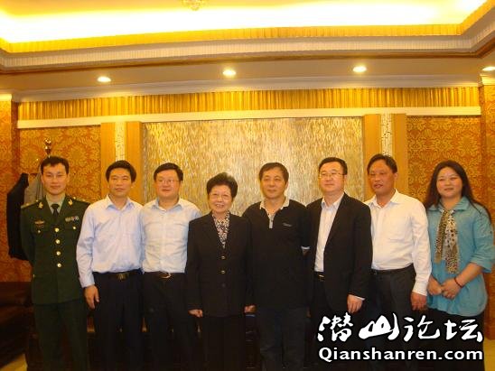 源潭镇党政主要领导赴武汉拜访著名艺术家夏菊